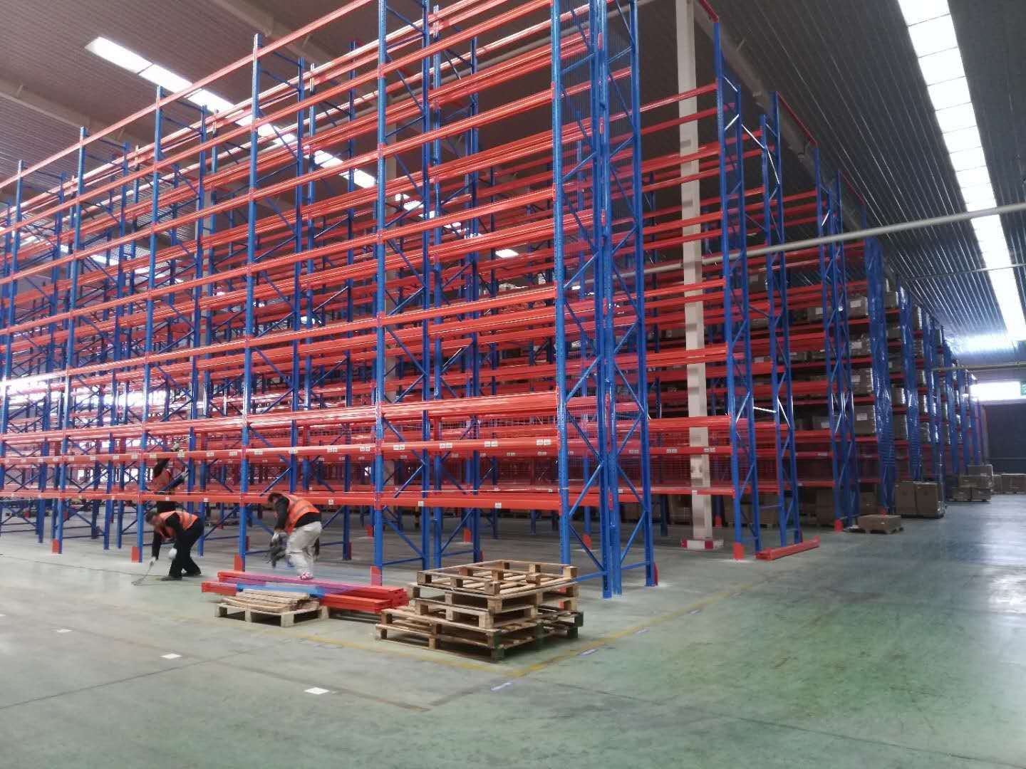 重型货架：现代仓储的钢铁支柱